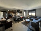 Magosa Merkez'de Göl Manzaralı, Full eşyalı, 3+1 daire