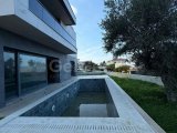 Girne Karaoğlanoğlu, Merit Hotel'lere ve Kaya Palazzo Civarı Satılık 4+1 Villa