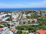 KIBRIS GİRNE ALSANCAK'TA MERİT OTELLERİNE YAKIN DENİZE YÜRÜYÜŞ MESAFESİNDE 2 BLOKTAN OLUŞAN KAPALI OTOPARK ASANSÖR GİBİ AYRICALIĞA SAHİP SATILIK 2+1 DAİRELE