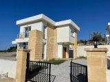 KIBRIS GİRNE YEŞİLTEPE'DE DAĞ VE DENİZ MANZARALI SATILIK 3+1 LÜKS VİLLA