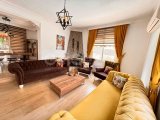 GİRNE ALSANCAK BÖLGESİNDE ALSANCAK İLKOKULU ARKASI SİTE İÇİ ÖZEL HAVUZLU GENİŞ KULLANIMA SAHİP FULL EŞYALI KİRALIK 3+1 VİLLA