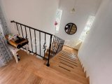 GİRNE ALSANCAK BÖLGESİNDE ALSANCAK İLKOKULU ARKASI SİTE İÇİ ÖZEL HAVUZLU GENİŞ KULLANIMA SAHİP FULL EŞYALI KİRALIK 3+1 VİLLA