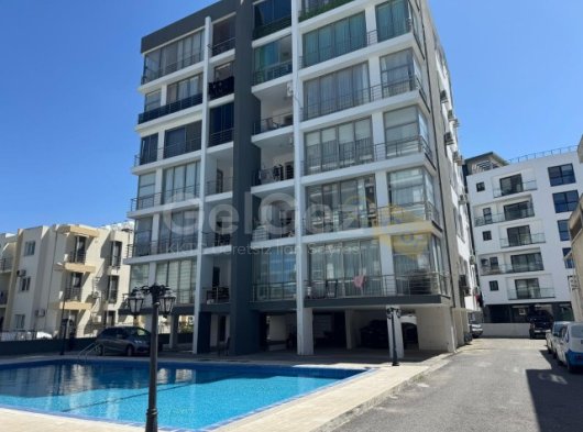 KIBRIS GİRNE MERKEZ'DE HAVUZLU SİTE İÇERİSİNDE KISMİ EŞYALI SATILIK 2+1 DAİRE