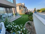 KIBRIS GİRNE ALSANCAK'TA KENDİNE AİT ÖZEL TERASI BULUNAN DENİZE 100 METRE UZAKLIKTA DAĞ VE DENİZ MANZARALI SATILIK 2+1 DAİRE