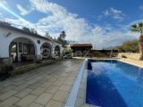 Girne Alsancak'da, Necat British School Yakını, 3+1 Kiralık Bungalow!