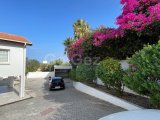 Satılık 3+1 Bahçeli ve Havuzlu Deniz Manzaralı Villa Girne / Edremit