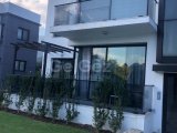 Girne Alsancak'ta Bahçeli ve Teraslı 2+1 Satılık Uygun Fiyatlı Daire