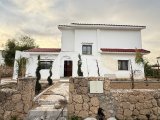 Girne Merkez Civarı (Ödeme Planlı) 4+1 Giyinme Odalı Satılık Villa