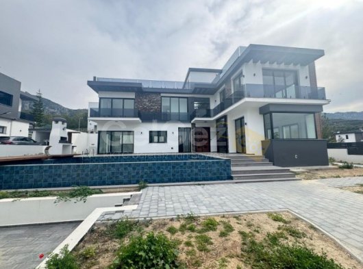 Girne Edremit Bölgesi Ultra Lüks Villa !!!!