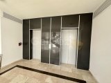 Girne Şehir Merkezinde Deniz ve Şehir Manzaralı 3+1 Yeni Daire Satılıktır.