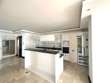Girne Şehir Merkezinde Deniz ve Şehir Manzaralı 3+1 Yeni Daire Satılıktır.