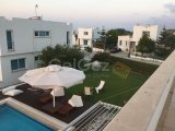 Catalkoy'de Denize sıfır 4+2 Villa