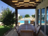 Catalkoy'de Denize sıfır 4+2 Villa
