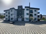 Alsancak'ta yüzme havuzlu rahat bir sitede 81 m2 2 odalı daire