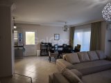 Alsancak'ta iki balkonlu daire 3 + 1 (130 m²)