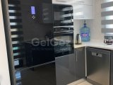 Alsancak'ta yüzme havuzlu rahat bir sitede 81 m2 2 odalı daire