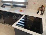 Alsancak'ta yüzme havuzlu rahat bir sitede 81 m2 2 odalı daire