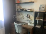 Alsancak'ta yüzme havuzlu rahat bir sitede 81 m2 2 odalı daire
