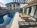 4+1 Kiralık Bahçeli ve Yüzme Havuzlu Villa