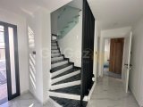 4+1 Kiralık Bahçeli ve Yüzme Havuzlu Villa