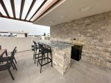 4+1 Kiralık Bahçeli ve Yüzme Havuzlu Villa