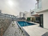 4+1 Kiralık Bahçeli ve Yüzme Havuzlu Villa