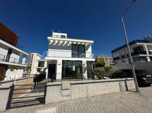 Özel Yüzme Havuzlu 2+1 Villa