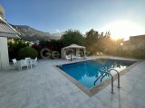 Bellapais'de Muhteşem Manzaralı Satılık 5 Yatak Odalı Villa!