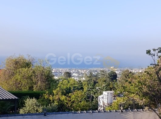 Lapta Köy İçinde; Önü Kapanmaz Deniz Manzaralı, 1 Dönüm Arsada, Satılık Müstakil Ev!