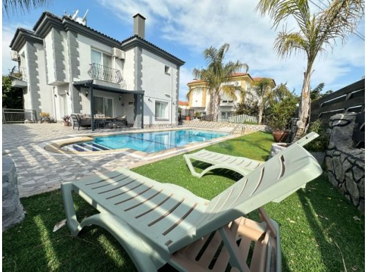 Alsancak'ta denize 5 dakika mesafede 3+1 villa