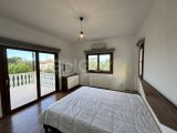 Bellapais'de Yüzme Havuzlu 3+1 Villa
