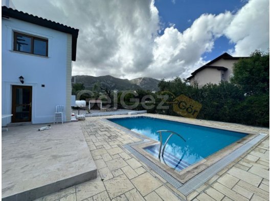 Bellapais'de Yüzme Havuzlu 3+1 Villa