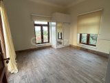 Girne Edremit'te 6,5 Dönüm Arsa İçerisinde Satılık Villa