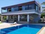 Girne Alagadi'de Satılık 5+2 Villa