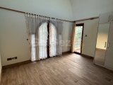 Girne Edremit'te 6,5 Dönüm Arsa İçerisinde Satılık Villa