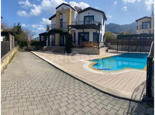 Girne Alsancak'ta Satılık 3+1 Villa