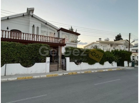 Girne Karaoğlan'da Satılık Ticari Ruhsatlı Villa