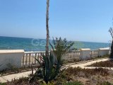 İskele'de Satılık Denize Sıfır Villa