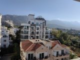 Girne'nin Merkezinde Muhtesem Deniz Manzaralı Genis ve Ferah 2+1 Satılık Daire!