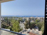 Girne'nin Merkezinde Muhtesem Deniz Manzaralı Genis ve Ferah 2+1 Satılık Daire!