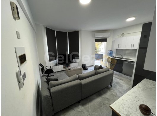 Girne Merkez'de Satılık 2+1 Türk Malı Daire