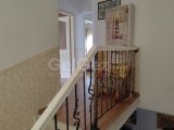 Lapta'da kacirilmaycak satilik 3+1 firsat villa. Dag ve deniz manzali.