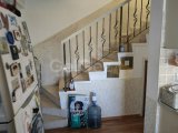 Lapta'da kacirilmaycak satilik 3+1 firsat villa. Dag ve deniz manzali.