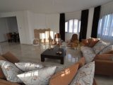 İSKELE BAHÇELERDE KİRALIK 3+1 VİLLA