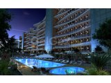 Girne Merkez'de; Lüks Site İçerisinde, Geniş, Deniz Manzaralı, Satılık, 4+1, Daire!