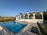 GİRNE ARAPKOYDE SATILIK HAVUZLU VILLA