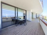 Girne Merkez'de; Lüks Site İçerisinde, Geniş, Deniz Manzaralı, Satılık, 4+1, Daire!