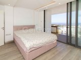 Girne Merkez'de; Lüks Site İçerisinde, Geniş, Deniz Manzaralı, Satılık, 4+1, Daire!