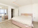 Girne Merkez'de; Lüks Site İçerisinde, Geniş, Deniz Manzaralı, Satılık, 4+1, Daire!