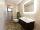 Girne Merkez'de; Lüks Site İçerisinde, Geniş, Deniz Manzaralı, Satılık, 4+1, Daire!